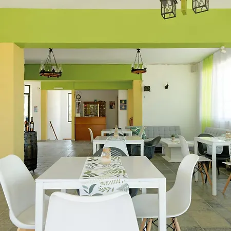 Ilios And Irene 8 Bed and Breakfast Μαστιχάρι