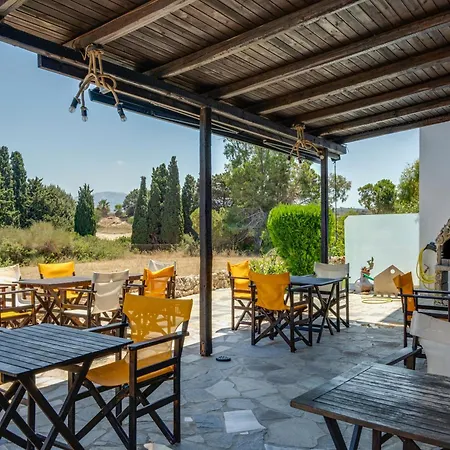 Ilios And Irene 8 Bed and Breakfast 4*