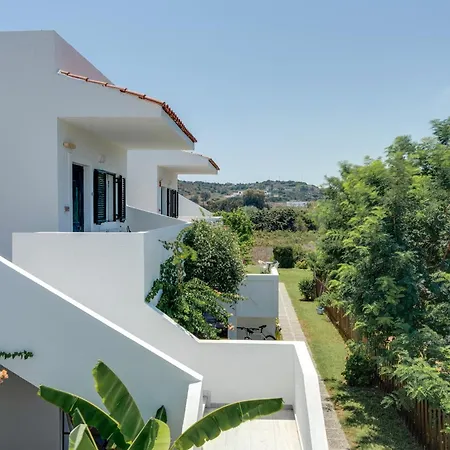 Ilios And Irene 8 Bed & Breakfast